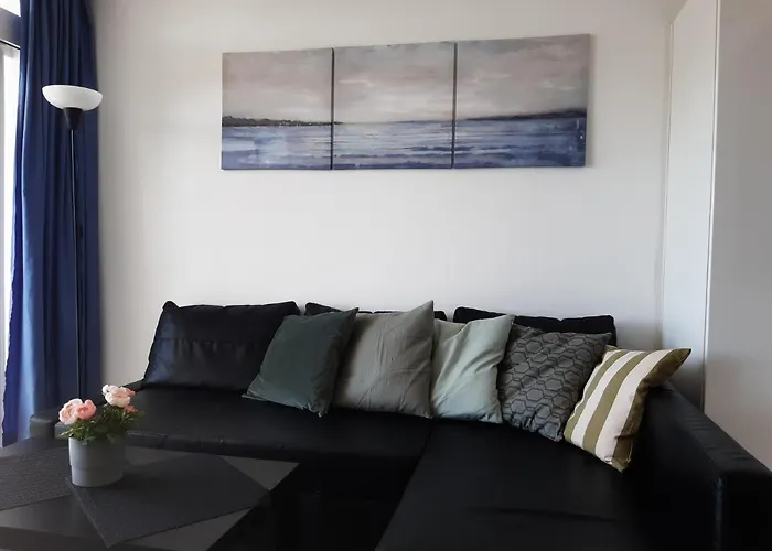 Yumbo - Tanife Cas بلايا ديل إنغلز